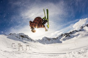 爱游互娱游戏官网-希腊女篮在欧洲锦标赛中再夺冠军，延续荣耀传奇，希腊 欧锦赛