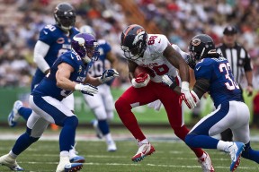 爱游戏赛事中心-曼联赛后更衣室气氛积极团结，曼联更衣室老大